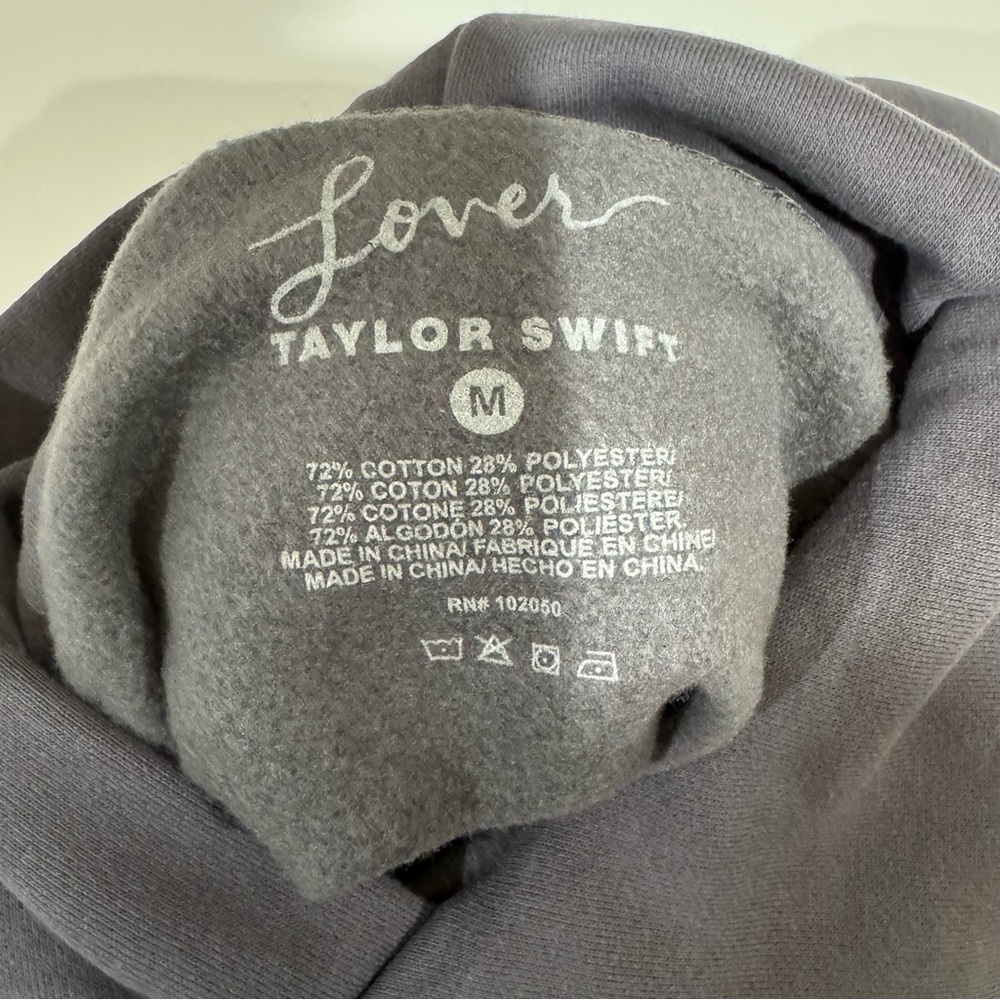 TAYLOR SWIFT • YOU NEED TO CALM DOWN HOODIE (M) - Picture 6 of 6